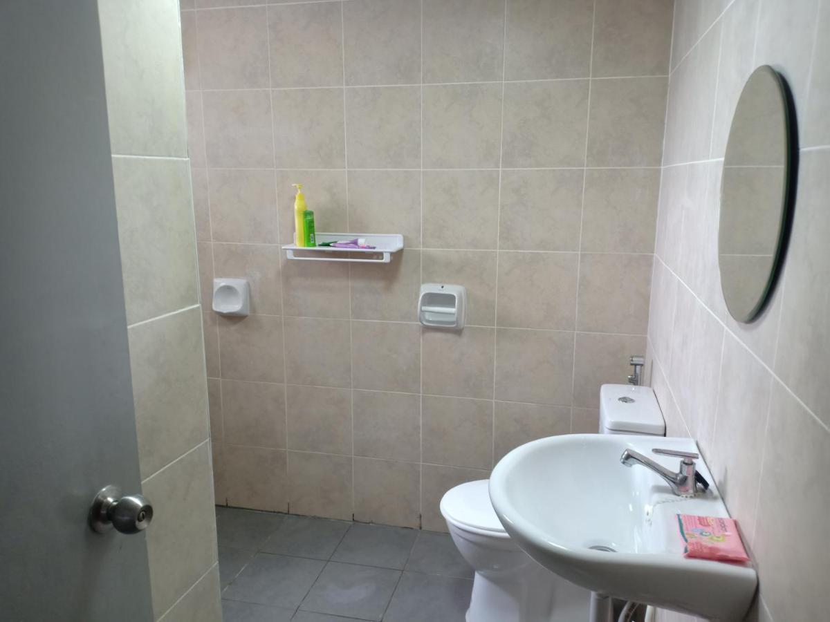 Dg Homestaymuslim - Near Alamanda Apartment